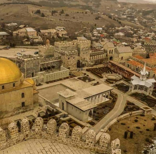 עיר המערות ורדזיה ומבצר רבאטי באחלציחה