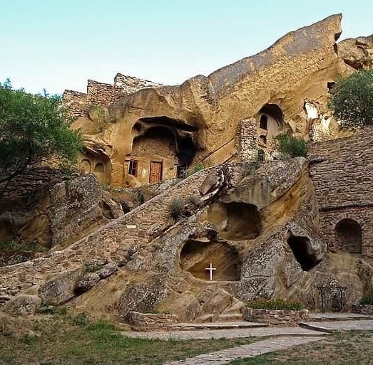 מנזר דוד גארג'ה - קומפלקס מנזרים עתיק חצוב בסלע